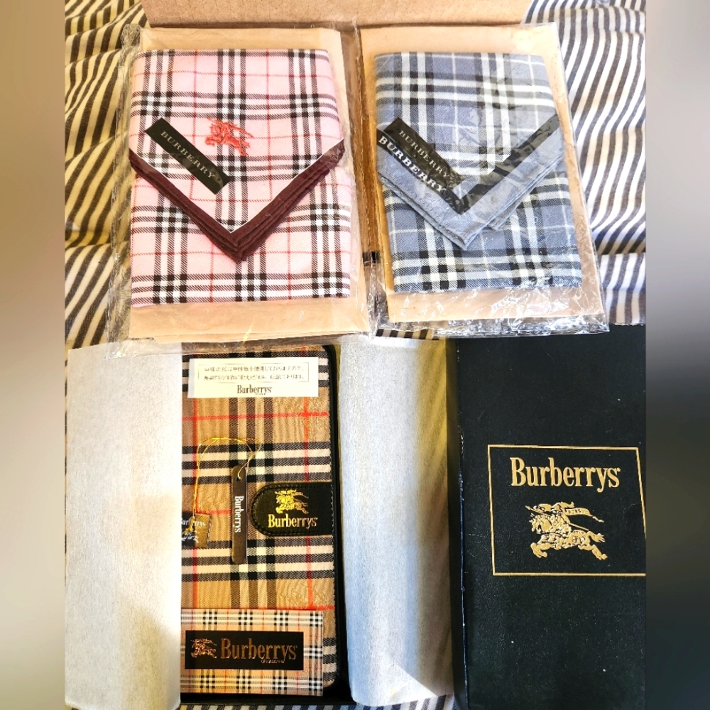 Burberrys of London Nova Check Agenda Planner/Notebook & Handkerchiefs Bundle